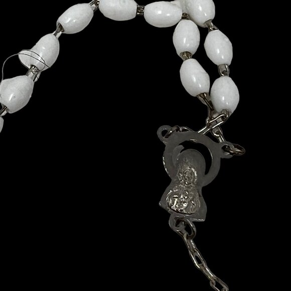 Vintage‎ Rosary White Acrylic Beads Silver Tone Metal Italy 26" Five Decade - Picture 2 of 7
